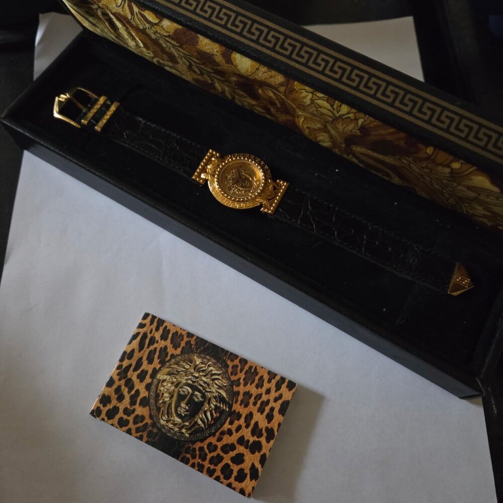 Women's Versace Medusa G10 watch - Picture 4 of 7
